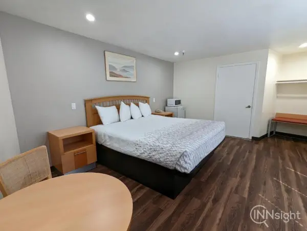 Royal Inn 8